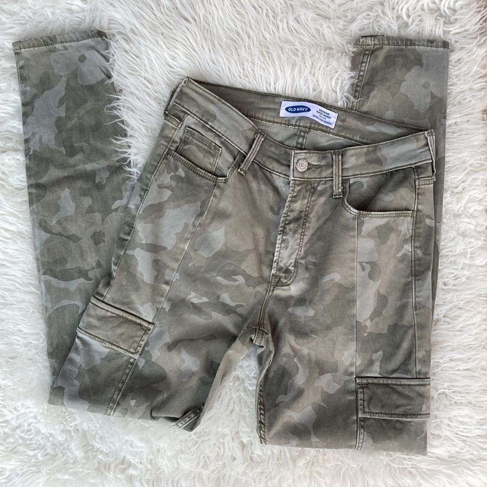 EUC Old Navy Rockstar Super Skinny High Rise Secret Slim Pockets Cameo Size 4